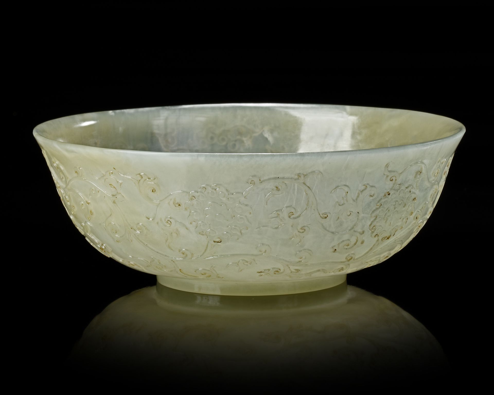 A CHINESE CARVED JADE BOWL, 18TH CENTURY - Image 3 of 5