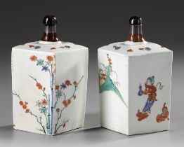 A PAIR OF JAPANESE KAKIEMON SAKE FLASKS, EDO PERIOD, LATE 17TH CENTURY