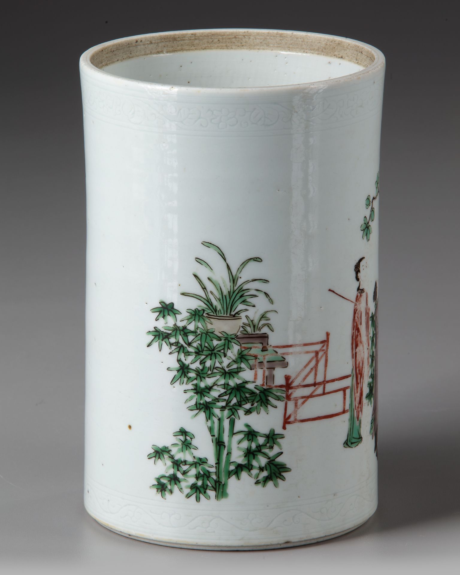 A CHINESE FAMILLE VERTE BRUSH POT, BITONG, QING DYNASTY (1644- 1911) - Image 2 of 4