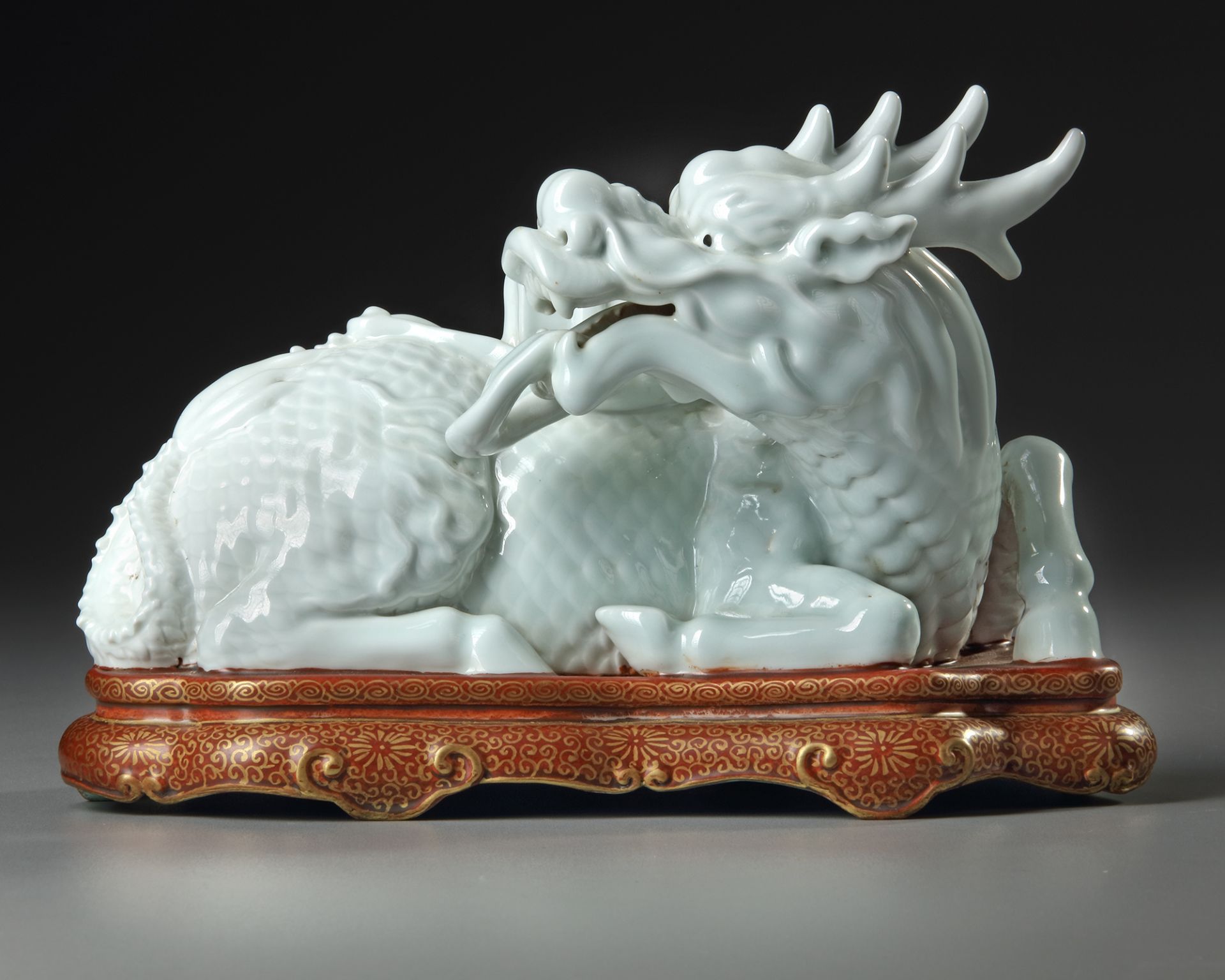 A CHINESE WHITE GLAZED SEATED DRAGON, QING DYNASTY (1644–1911)