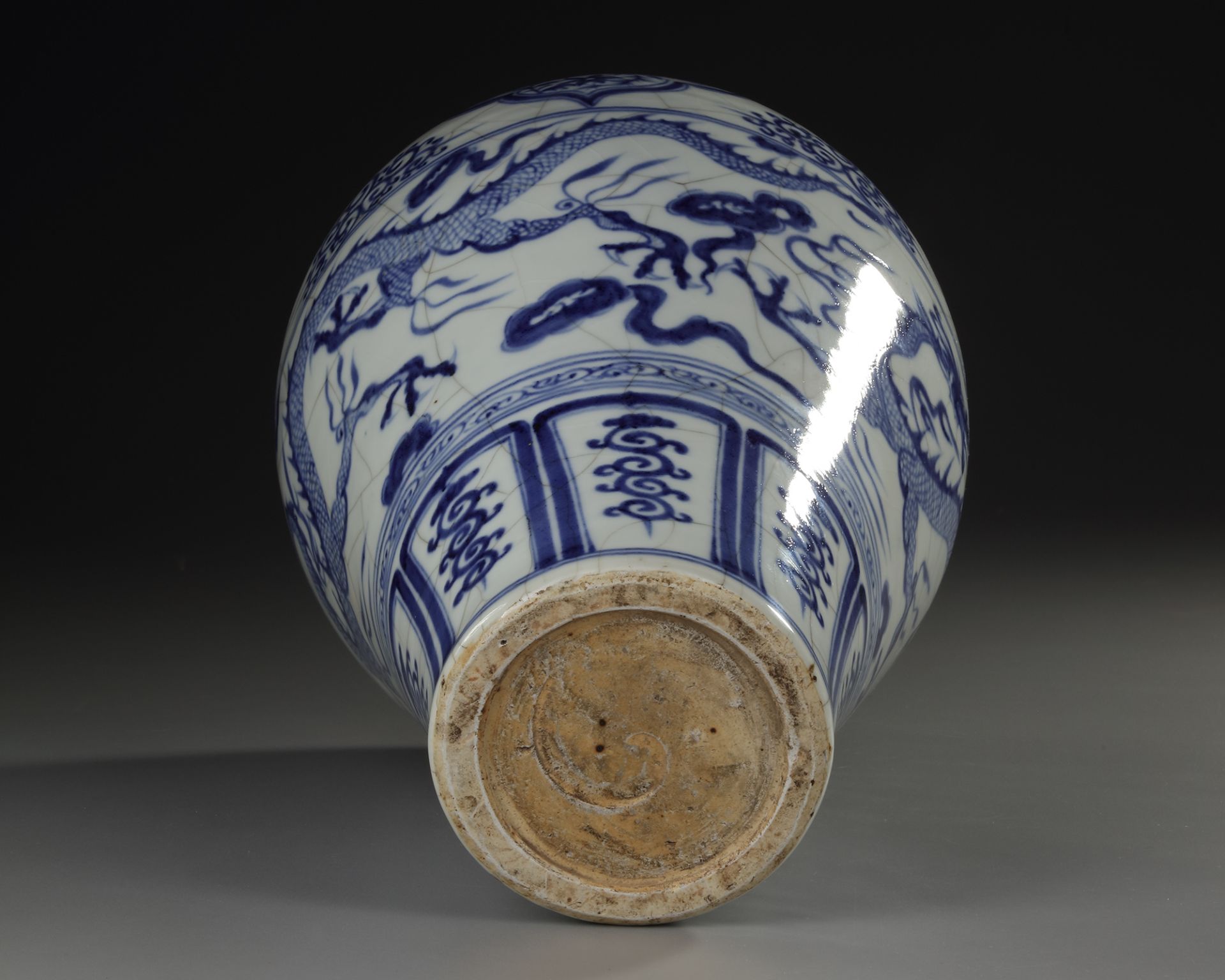 A LARGE CHINESE BLUE AND WHITE MEIPING VASE, YUAN DYNASTY OR LATER - Image 4 of 4