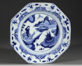 A CHINESE BLUE AND WHITE OCTAGONAL KRAAK PORCELAIN' DISH, WANLI PERIOD (1572-1620)