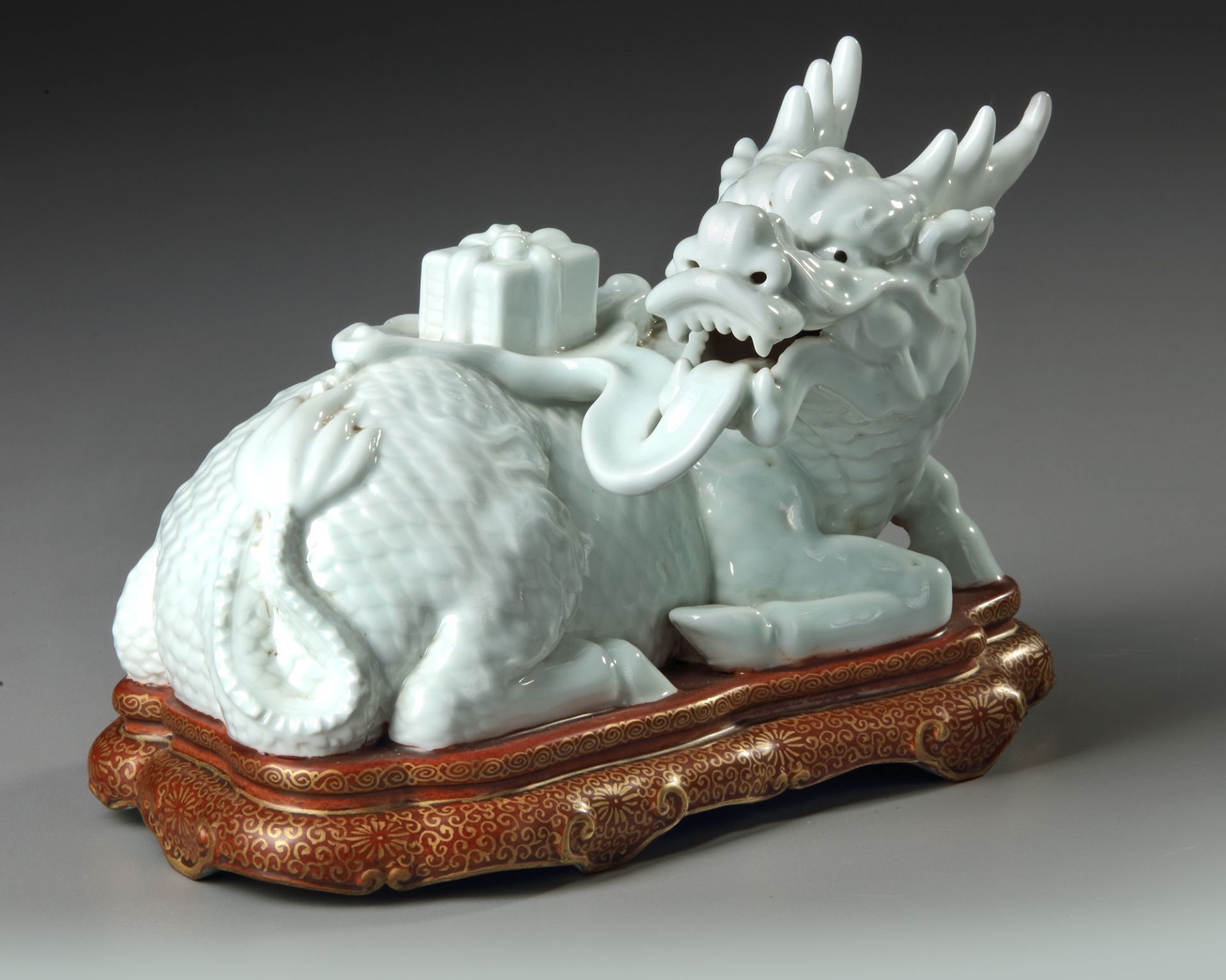 A CHINESE WHITE GLAZED SEATED DRAGON, QING DYNASTY (1644–1911) - Image 2 of 5