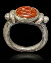 AN AGATE SEAL SILVER RING, 7TH-8TH CENTURY