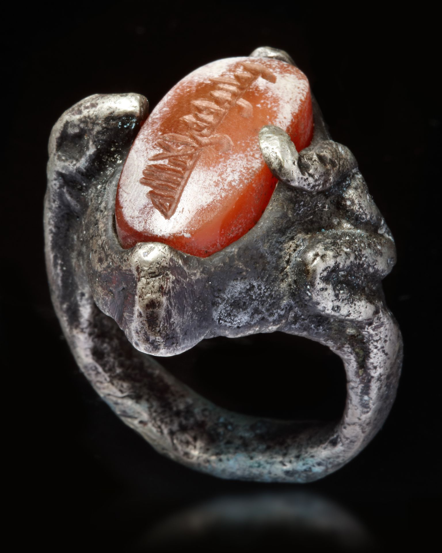 AN AGATE SEAL SILVER RING, 10TH CENTURY - Bild 4 aus 5