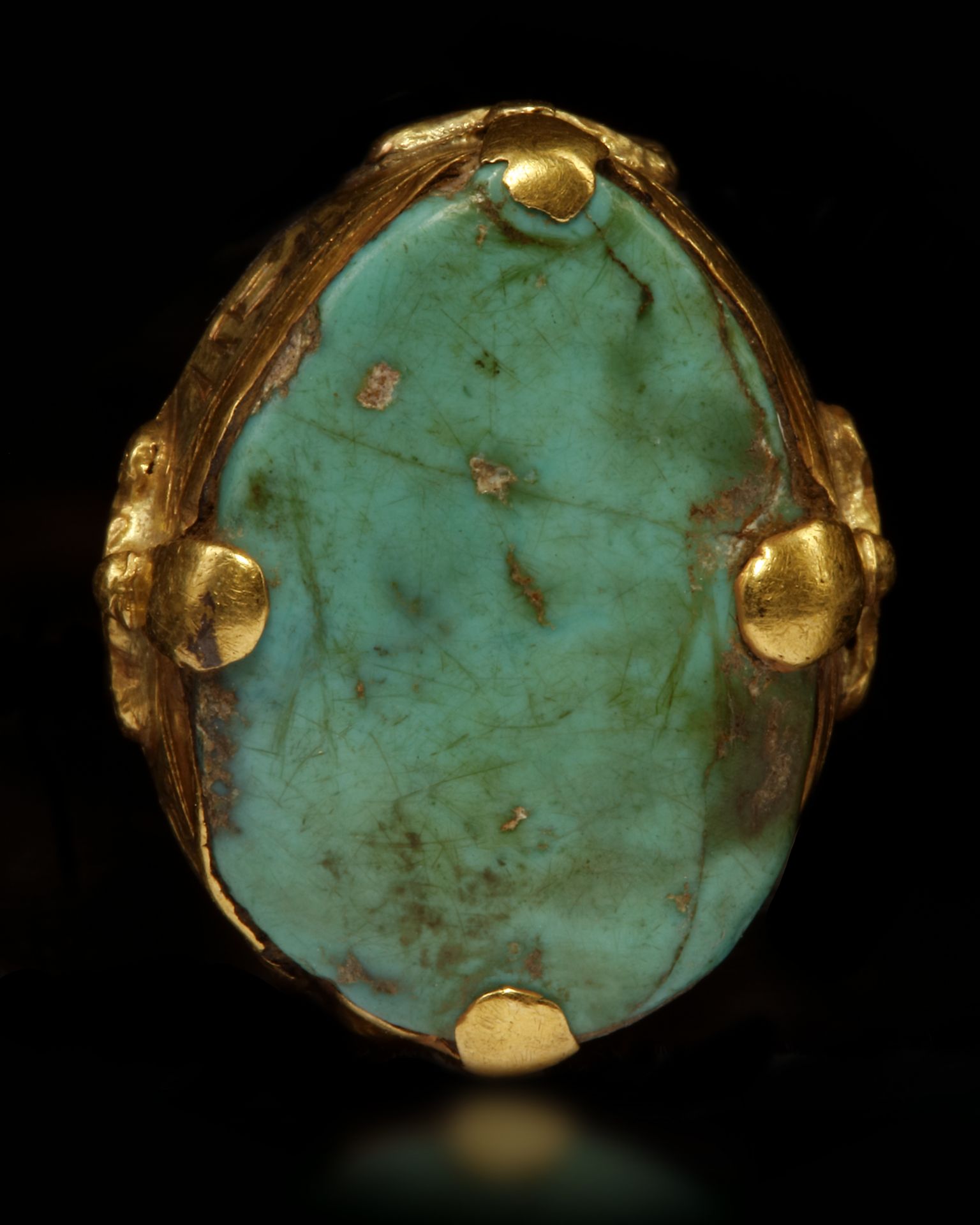 A TURQUOISE SEAL GOLD RING - Image 6 of 6