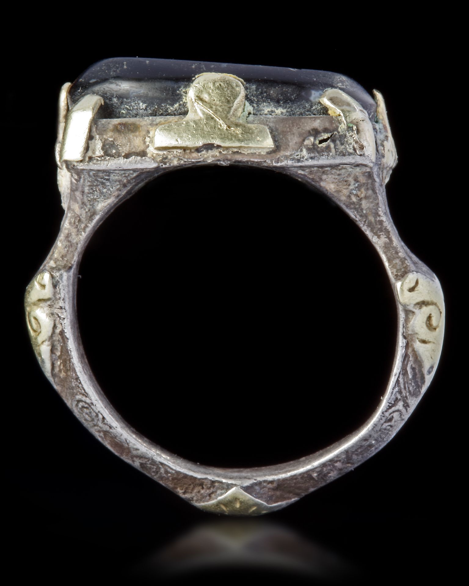 AN AGATE SEAL SILVER AND GOLD RING - Image 3 of 5