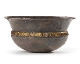 A GREEK EARLY HELLENISTIC SILVER BOWL WITH OMPHALOS, 4TH CENTURY BC