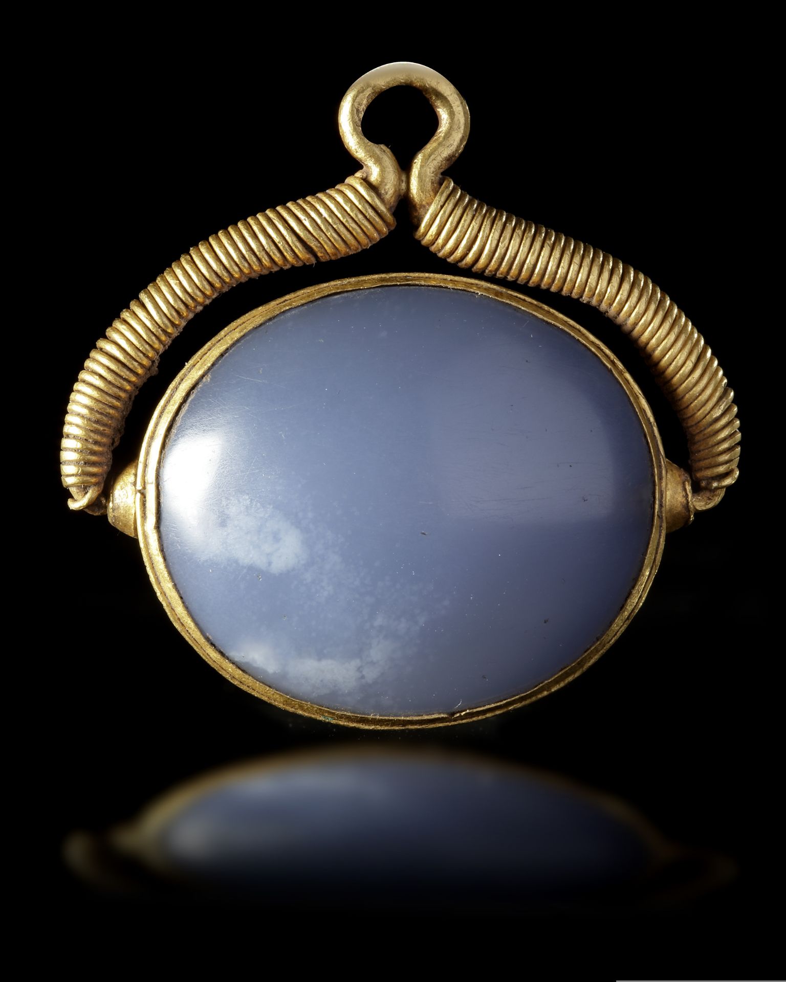 AN ACHAEMENID BLUE CHALCEDONY SEAL IN GOLD MOUNT, 5TH CENTURY BC - Image 3 of 5