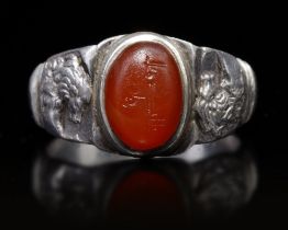 AN AGATE SEAL SILVER RING