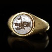 A ROMAN GOLD RING WITH AN INTAGLIO OF FORTUNA, 1ST/2ND CENTURY AD