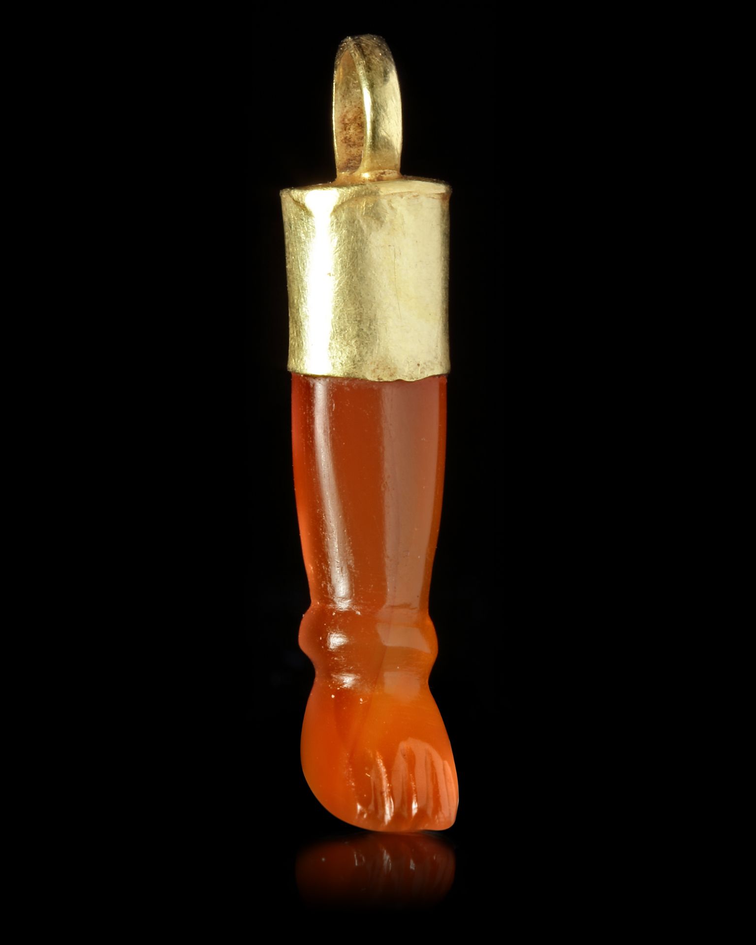 A CARNELIAN AMULET/SEAL IN THE SHAPE OF A LEG, CIRCA 700 BC - Bild 2 aus 5