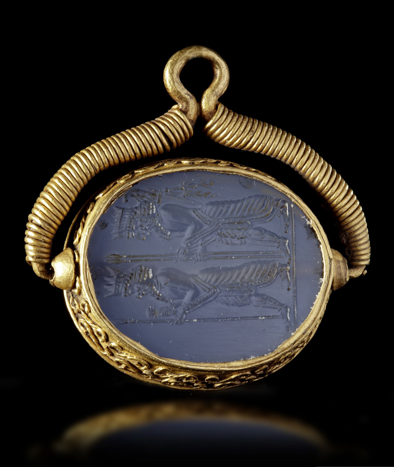 AN ACHAEMENID BLUE CHALCEDONY SEAL IN GOLD MOUNT, 5TH CENTURY BC - Image 4 of 5