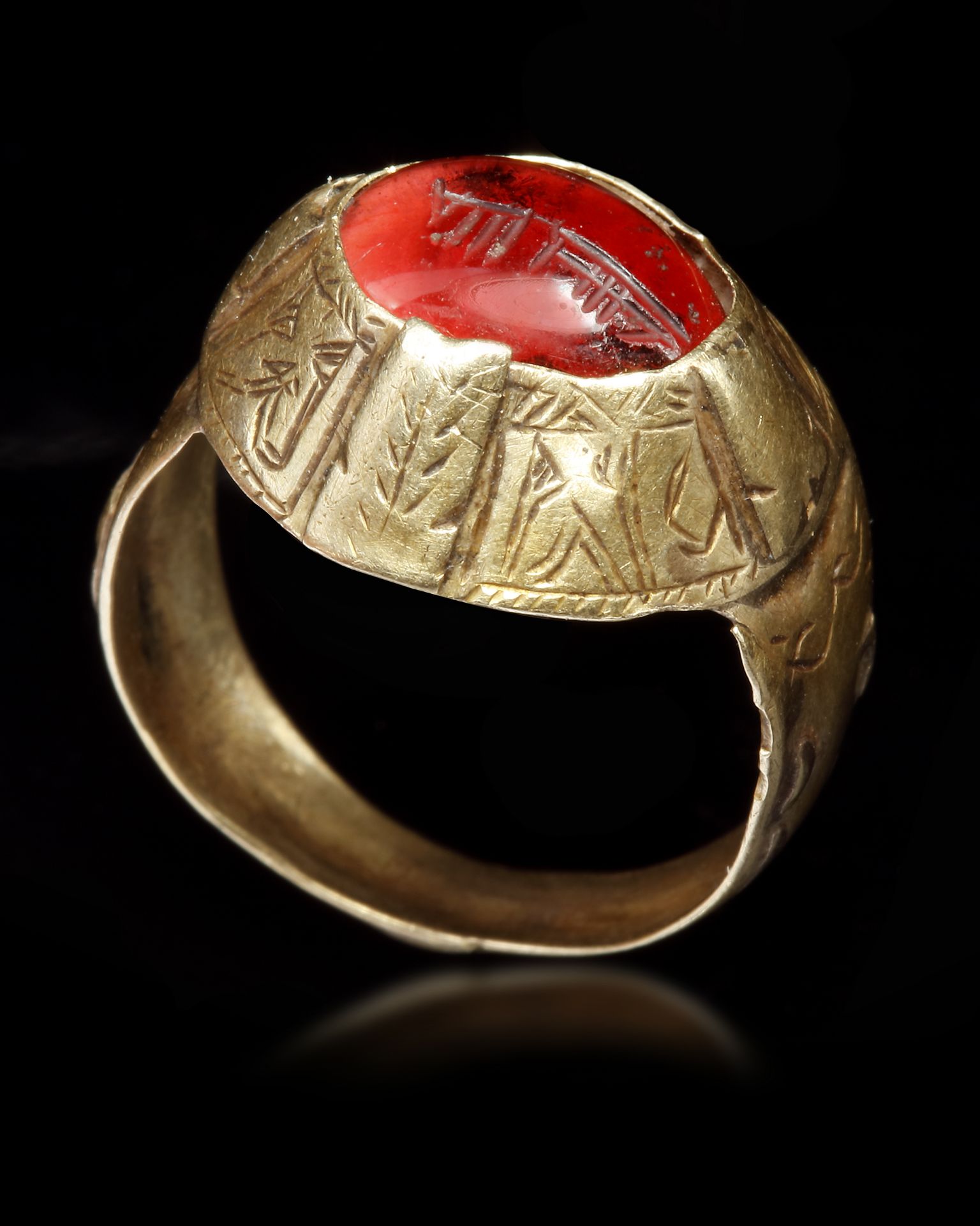 AN AGATE SEAL GOLD RING - Image 4 of 5