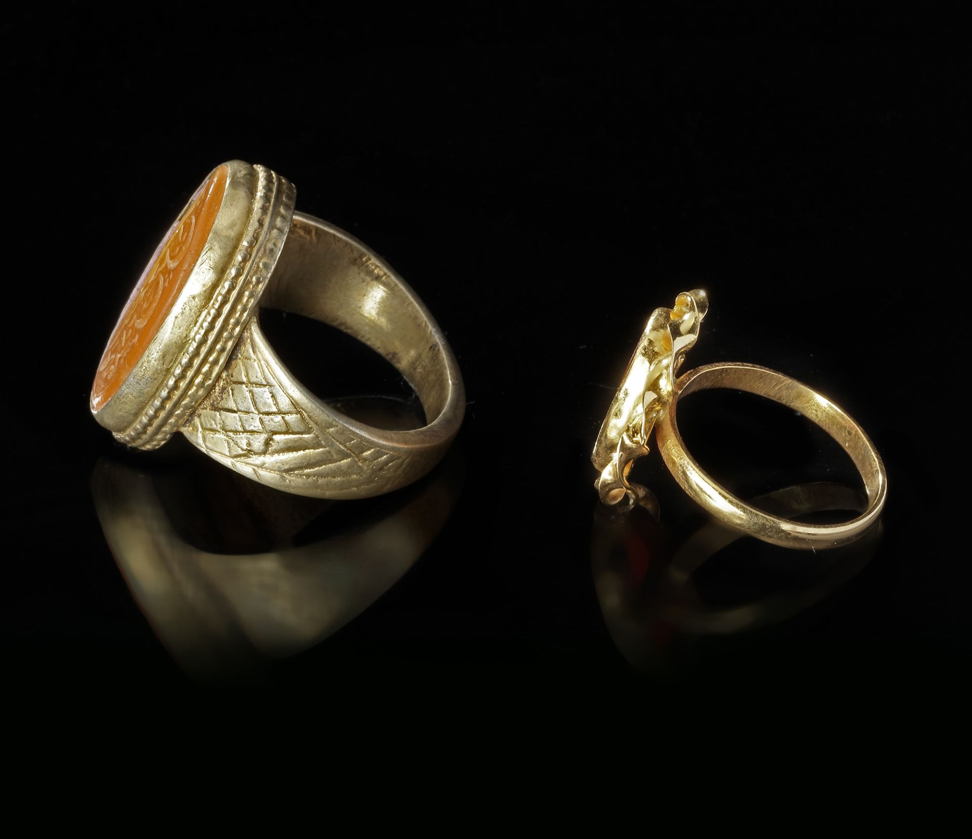 TWO AGATE SILVER AND GOLD RINGS - Image 2 of 3