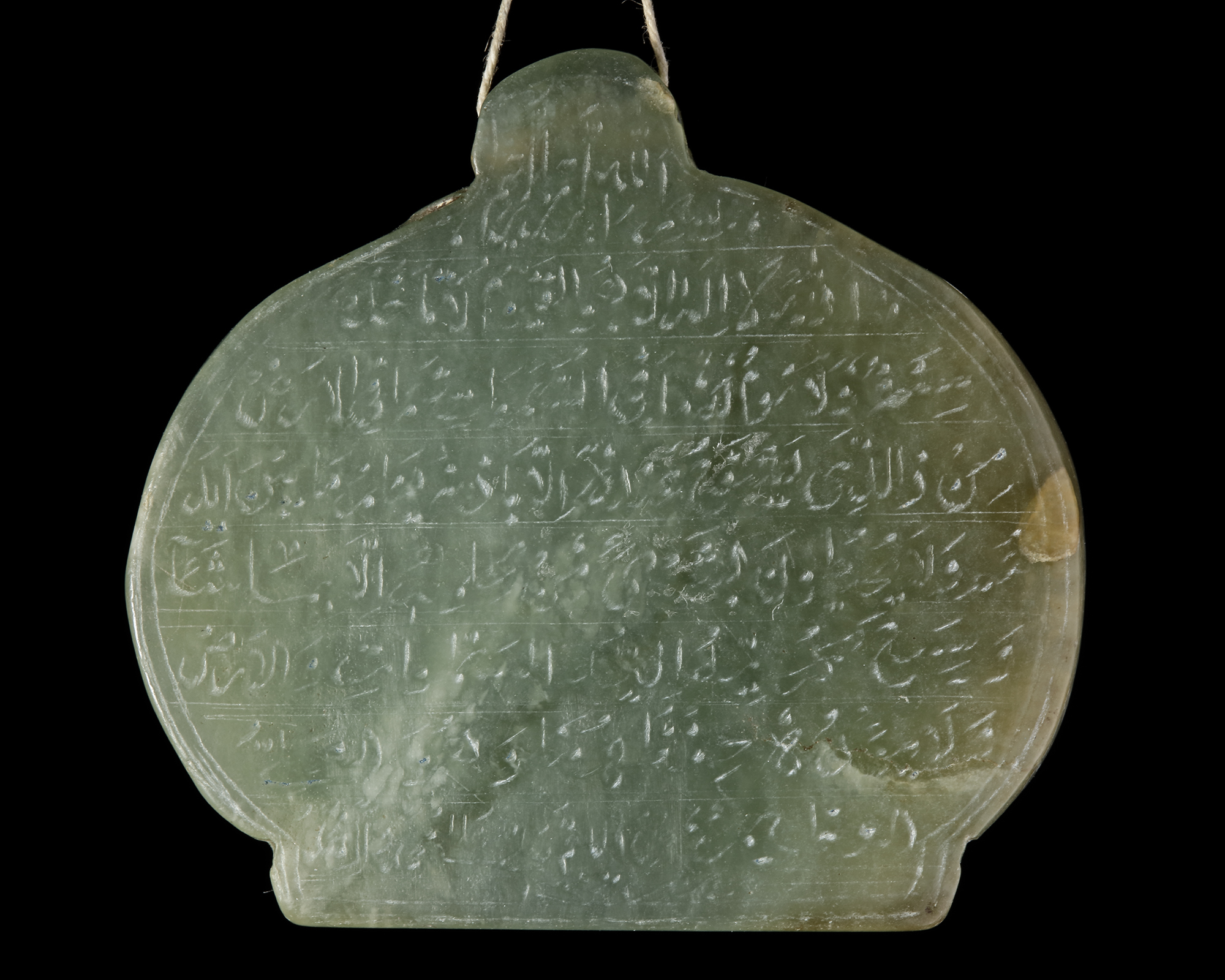 A MUGHAL JADE TALISMANIC PENDANT, INDIA, 17TH CENTURY - Bild 2 aus 4