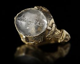 A CRYSTAL SEAL GOLD RING