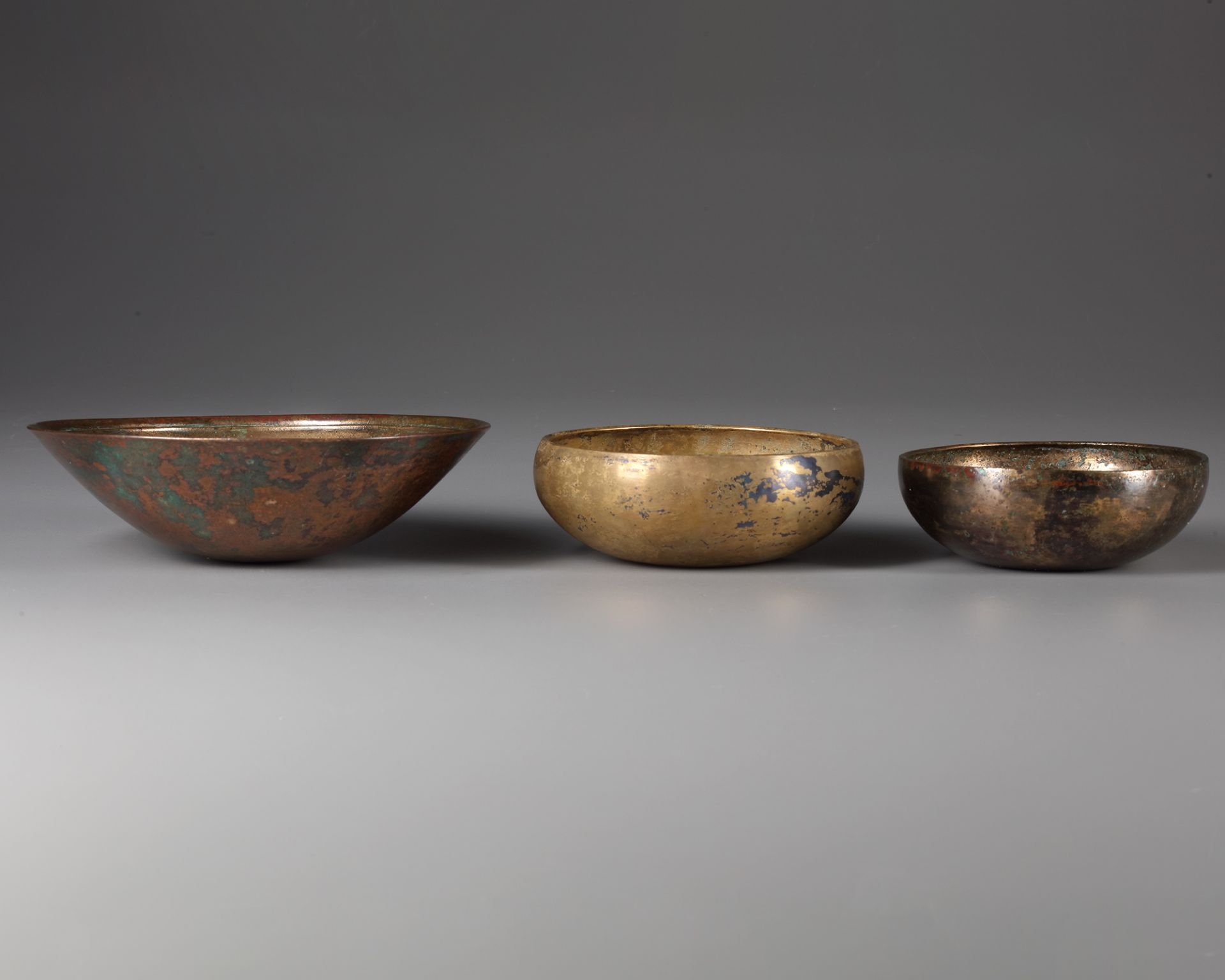 A LOT OF TWO PHIALES AND ONE BOWL, 4TH-5TH CENTURY BC - Image 2 of 4