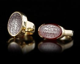 TWO AGATE GOLD RINGS, 20TH CENTURY