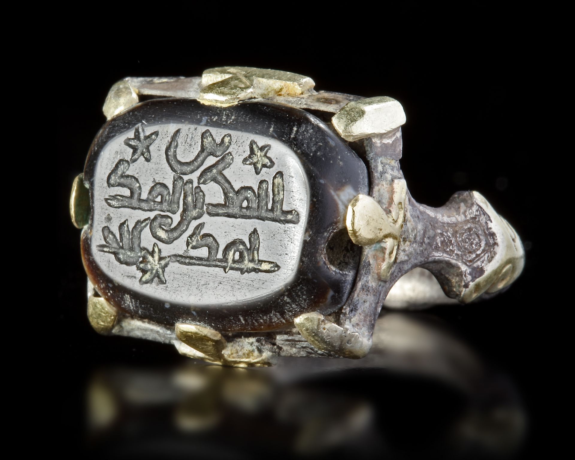 AN AGATE SEAL SILVER AND GOLD RING - Image 2 of 5