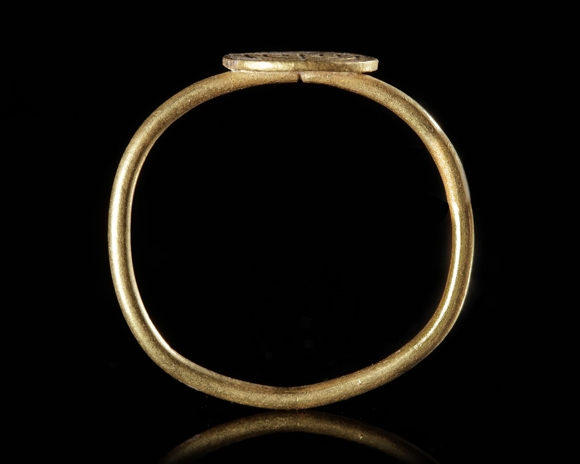 A BYZANTINE GOLD RING WITH MENORAH, 6TH-7TH CENTURY AD - Image 2 of 3