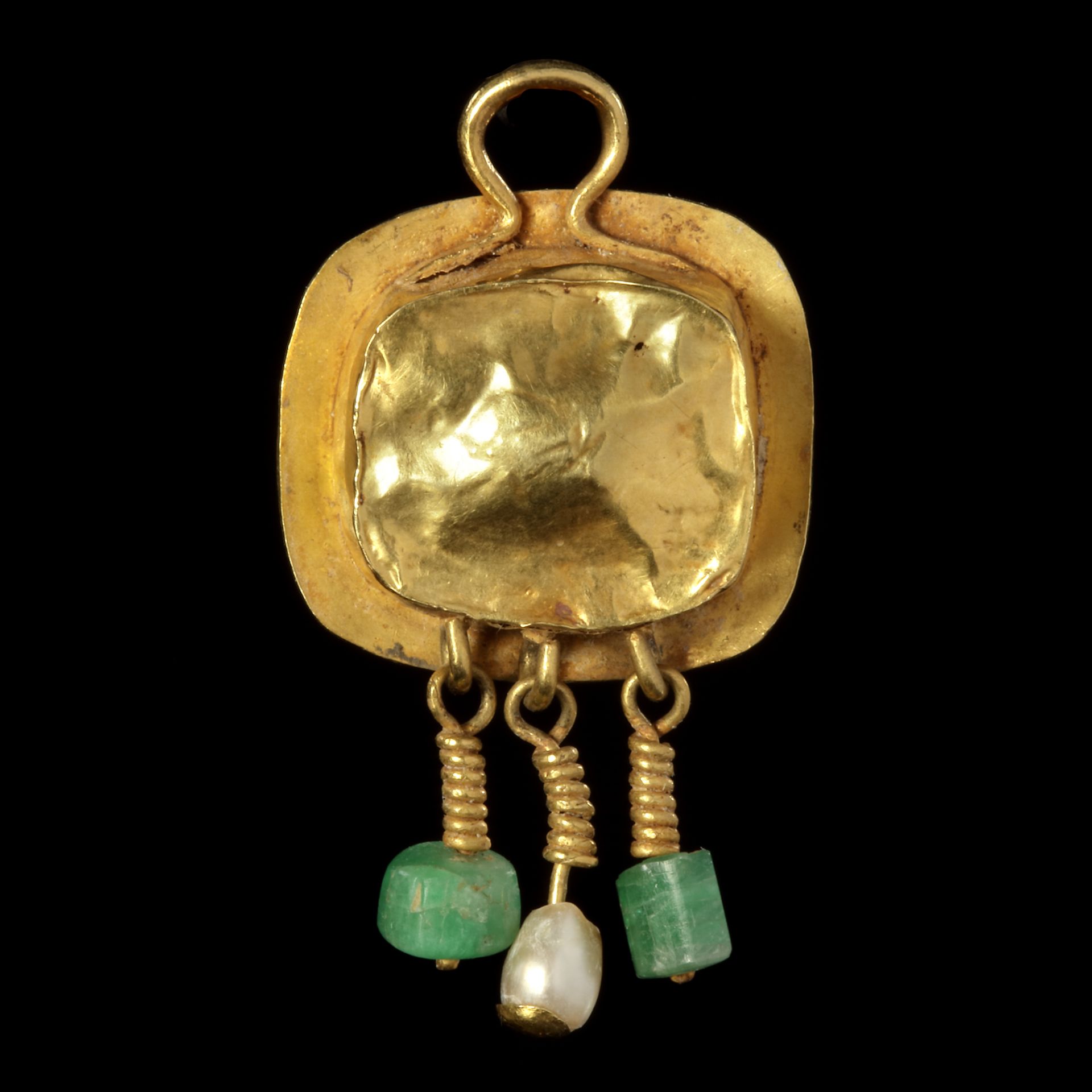 A BYZANTINE GOLD PENDANT WITH A TOPAZ INTAGLIO OF THE LAMB OF GOD, 5TH/6TH CENTURY AD - Bild 3 aus 3