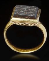 AN AGATE GOLD SEAL RING, 12TH AH-18TH AD CENTURY