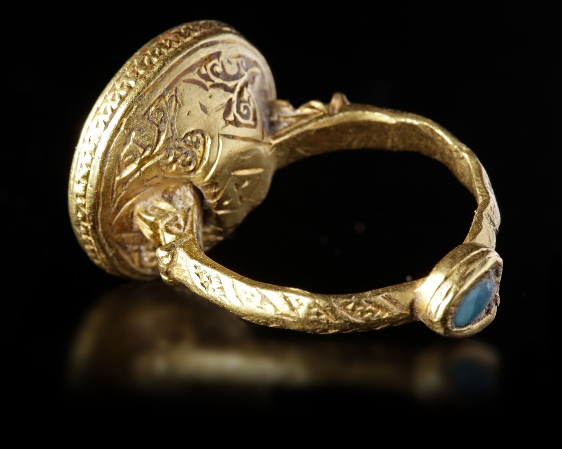 A GOLD SEAL RING - Image 2 of 3
