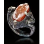 AN AGATE SEAL SILVER RING, 10TH CENTURY