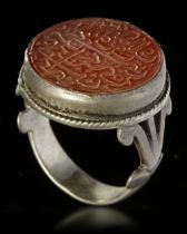 AN AGATE SILVER RING