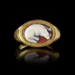 A ROMAN RING WITH A CAMEO OF A DOG, 1ST CENTURY AD