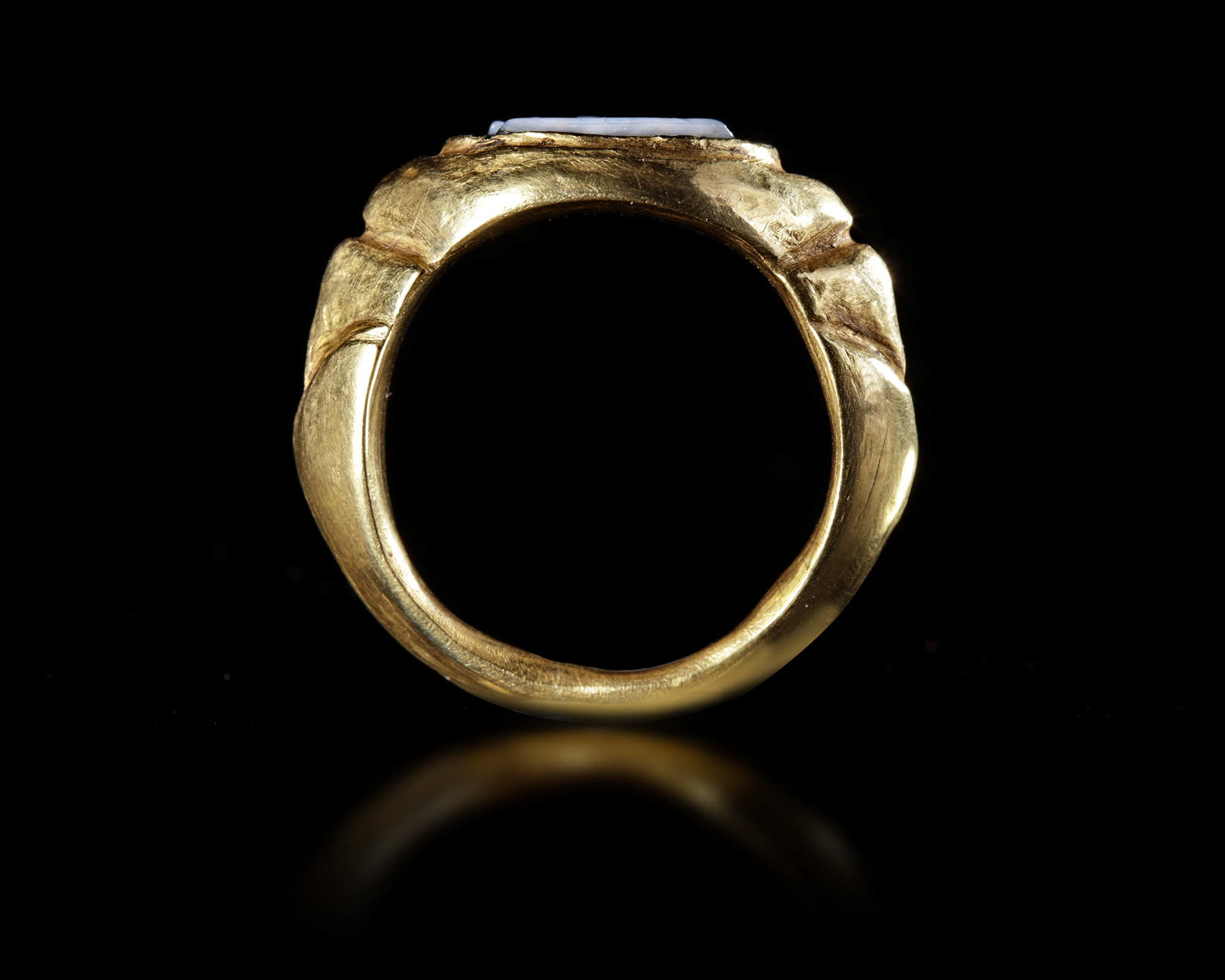 A ROMAN GOLD RING WITH CAMEO, 1ST CENTURY AD - Bild 2 aus 3