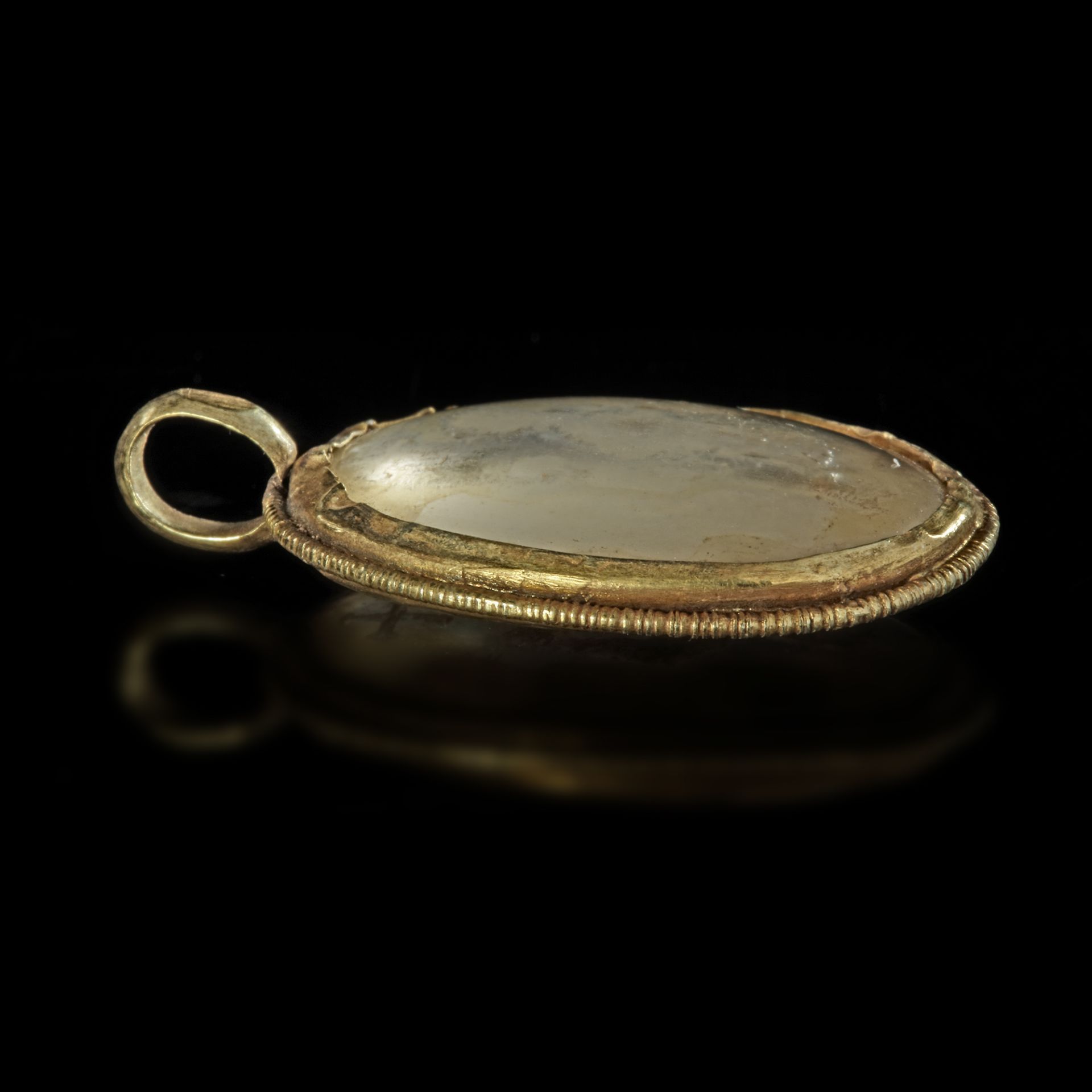 A GOLD AND ROCK CRYSTAL PENDANT BYZANTINE, 6TH CENTURY AD - Image 3 of 3