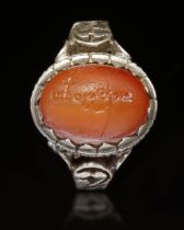 AN AGATE SEAL SILVER RING