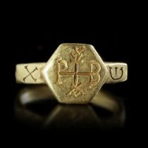 A LARGE BYZANTINE GOLD RING, 6TH/8TH CENTURY AD