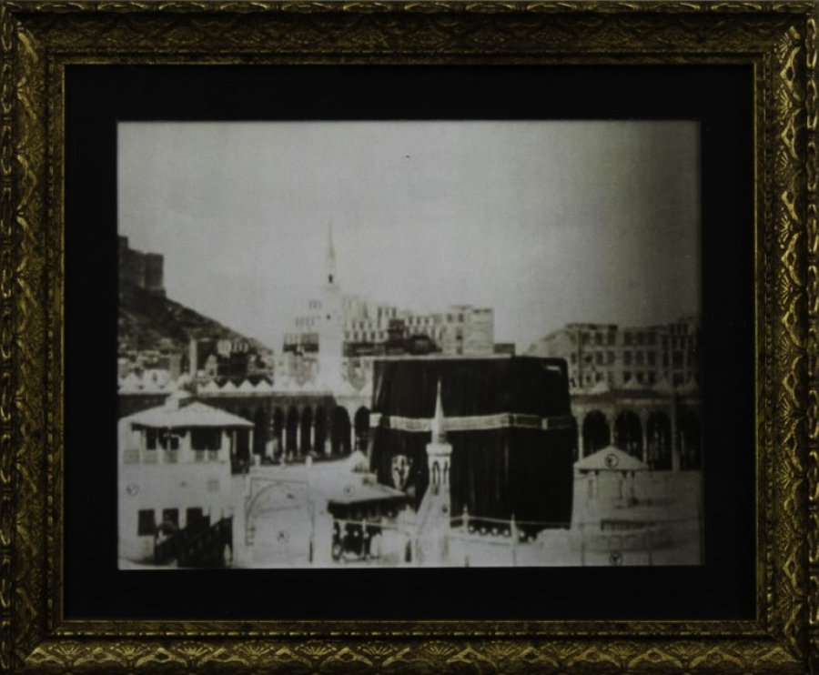 Four 20th century photographs of Mecca  - Image 4 of 5