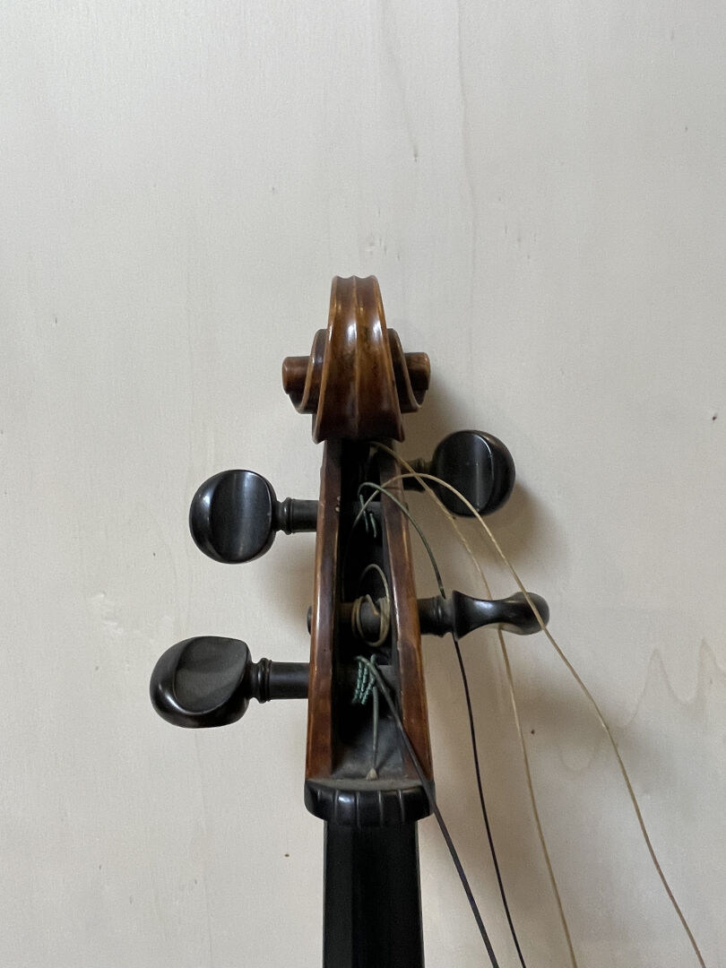 VIOLONCELLE allemand fait à la fin du XIXème siècle portant étiquette Arthur Vantyn violoncellist. - Image 3 of 5