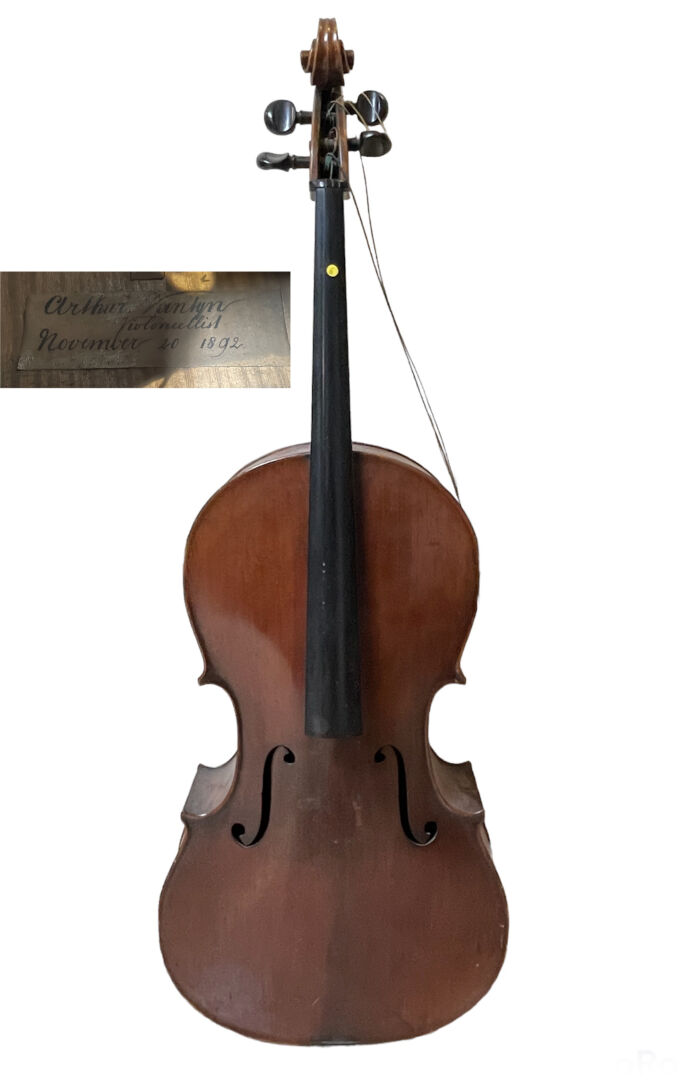 VIOLONCELLE allemand fait à la fin du XIXème siècle portant étiquette Arthur Vantyn violoncellist.
