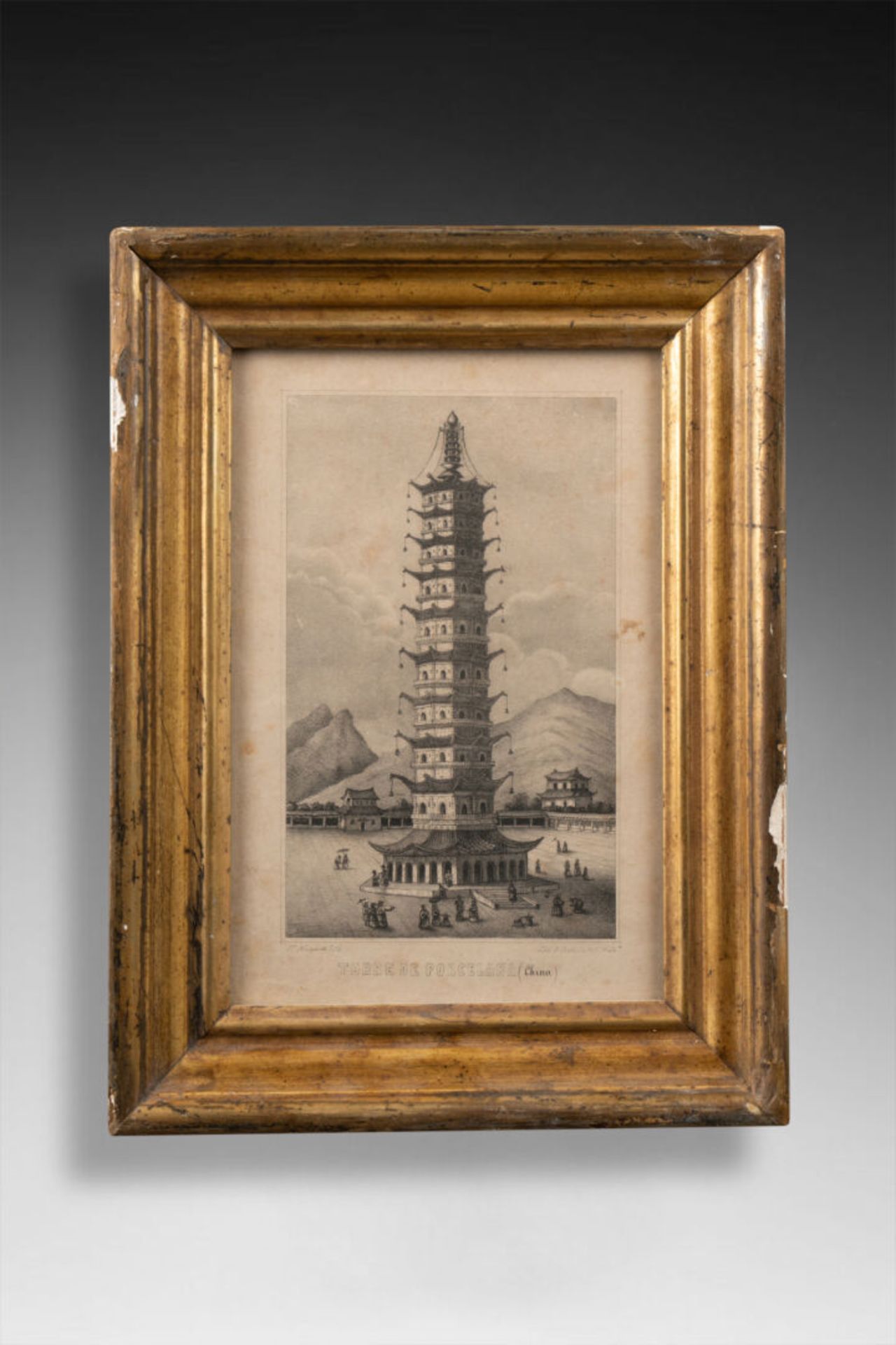 Torre de Porcelana Gravure en noir H. 22,5 cm - L. 14,5 cm