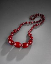 COLLIER en perles d'ambre (?) Poids 96 g