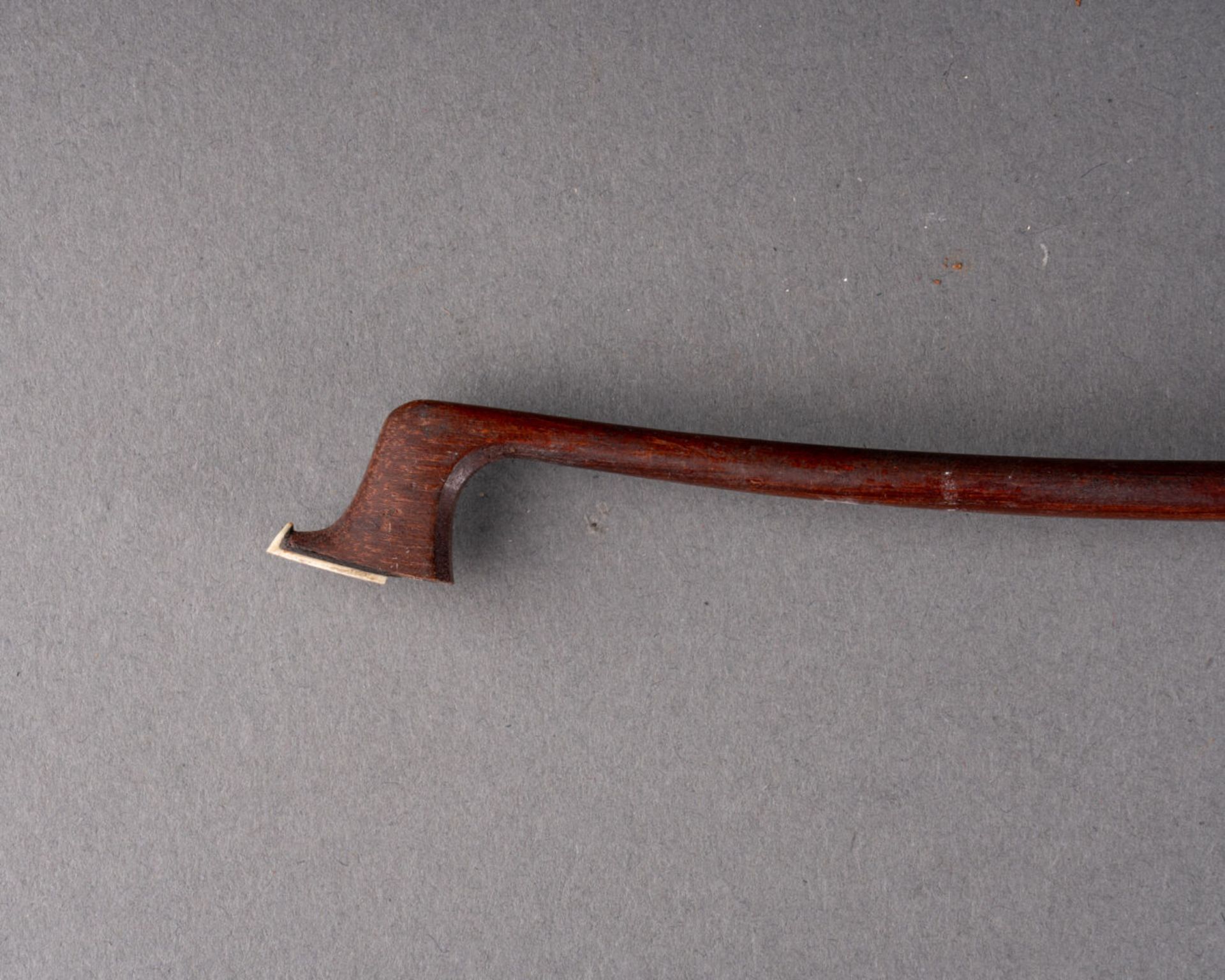 ARCHET d'enfant Bois patiné L. 61,2 cm Poids brut: 42g - Image 2 of 2