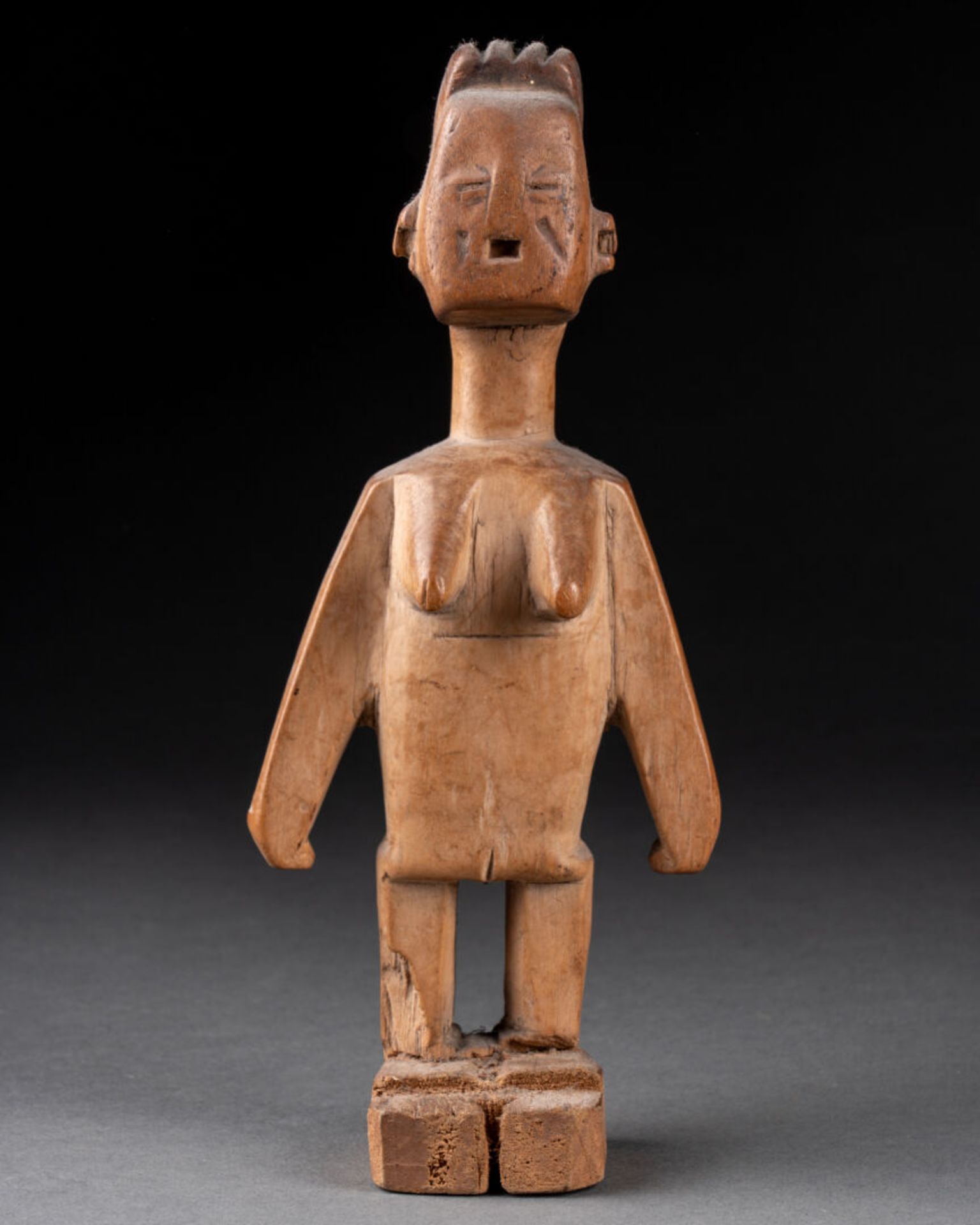 Figure Ewé Togo Bois sculpté H. 21,5 cm Accidents