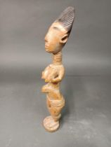 FIgure féminine Bois sculpté et patiné Peuple Ashanti, Ghana H. 39 cm Accidents