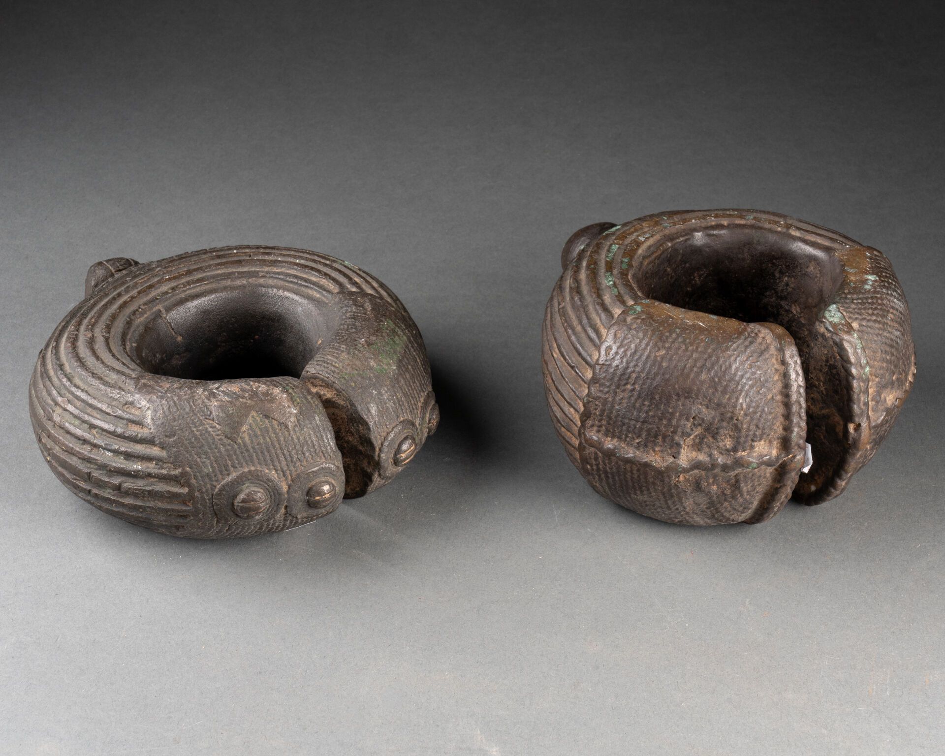 Deux BRACELETS-MONNAIE Bronze D. 14 et 13 cm