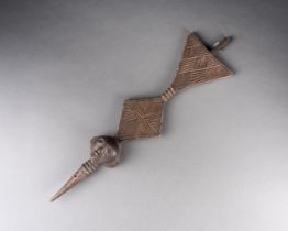 Haut de sceptre de style Luba République Démocratique du Congo Bois sculpté et patiné H. 46 cm