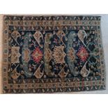 TAPIS Chirvan (chaine, trame et velours en laine), Est du Caucase, vers 1930-1960 115 x 90 cm Usures