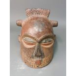 MASQUE heaume République Démocratique du Congpo Bois sculpté et patiné H. 30 cm