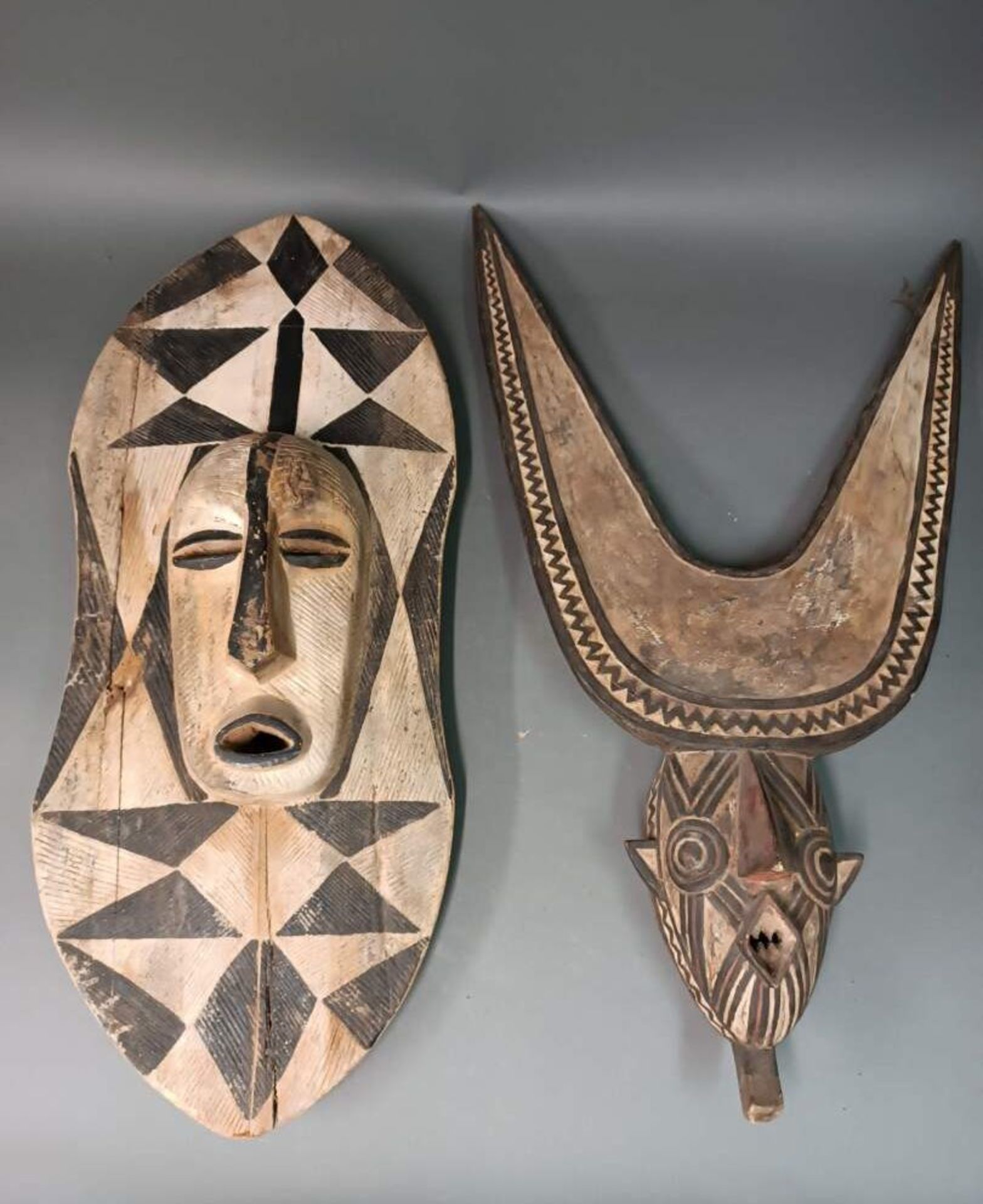 MASQUE Baba et Masque Songye Bois sculpté et patiné H. 93 cm 95 cm Afrique - XXème siècle - De style