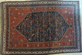 Tapis Chiraz (chaine, trame et velours en laine), Sud-ouest de la Perse, vers 1930-1960 223 x 151 cm