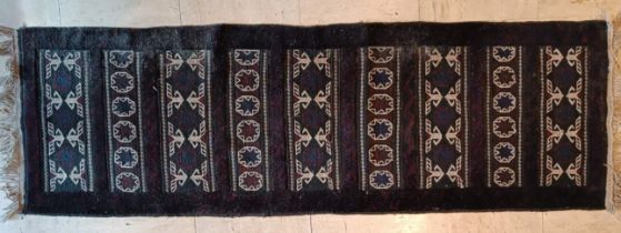 TAPIS Beloutch (chaine, trame et velours en laine), Est de la Perse, vers 1950-1970 192 x 63 cm